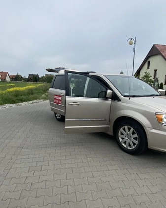 Chrysler Town &amp; Country cena 57000 przebieg: 136457, rok produkcji 2014 z Głogów małe 56